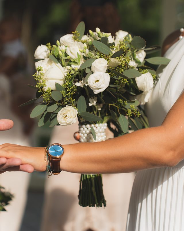 The bride's bouquet of white roses